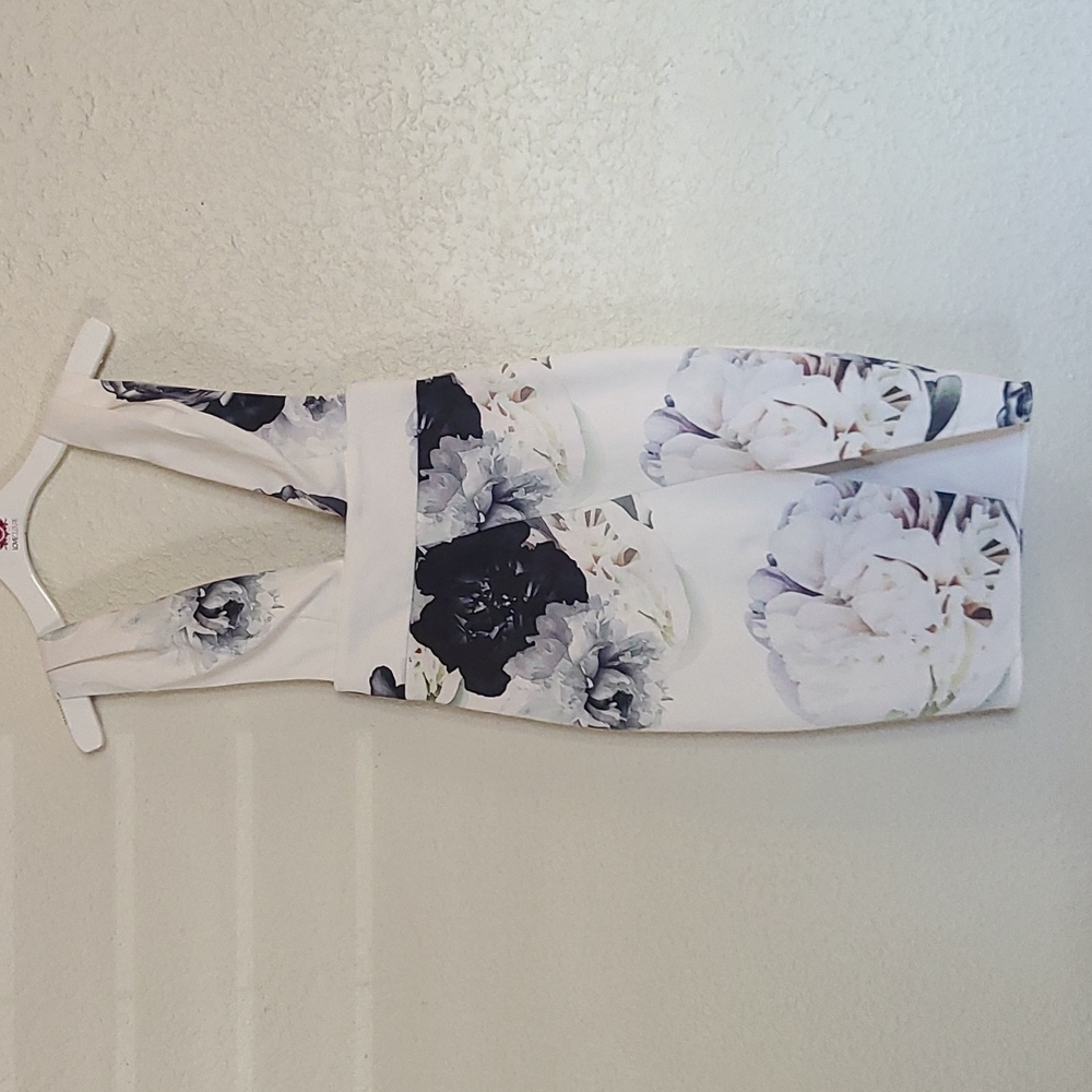 Like New! Tiger Mist Floral Plunge Dress